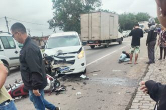Homem fica ferido após colisão entre carro e moto em Campos