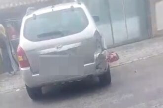 Acidente entre carro e moto deixa mulher ferida em Campos