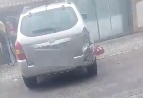 Acidente entre carro e moto deixa mulher ferida em Campos