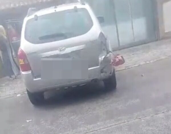 Acidente entre carro e moto deixa mulher ferida em Campos Acidente entre carro e moto deixa mulher ferida em Campos