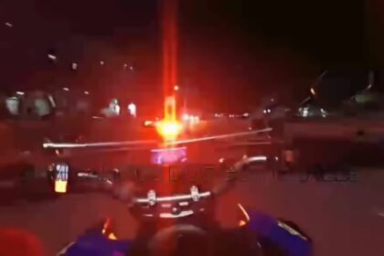 Guardas fazem intervenções no trânsito para passagem de carro com mulher em trabalho de parto de gêmeos