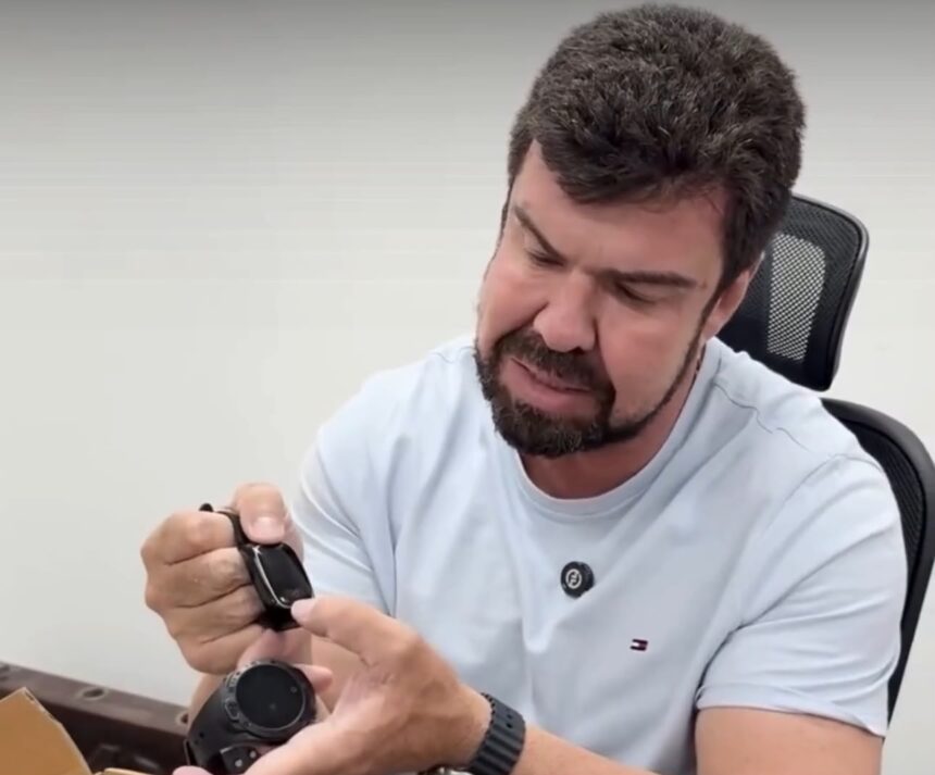 Prefeito de Macáe anuncia “relógio de monitoramento” para reforçar segurança das mulheres com medida protetiva Prefeito de Macáe anuncia “relógio de monitoramento” para reforçar segurança das mulheres com medida protetiva