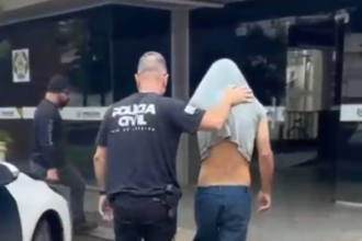 Homem não aceita término, persegue mulher até no supermercado e acaba preso em Campos