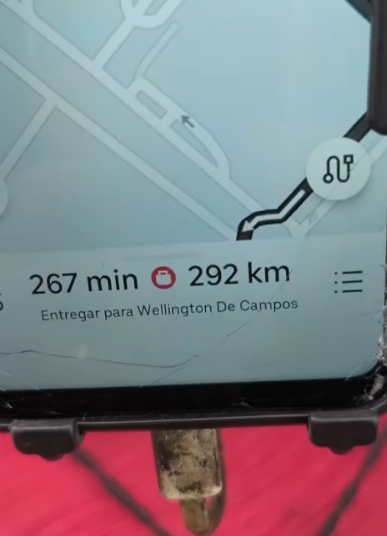 VÍDEO: Motoboy chama atenção ao aceitar entrega da Barra da Tijuca para Campos VÍDEO: Motoboy chama atenção ao aceitar entrega da Barra da Tijuca para Campos