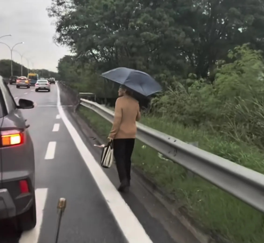 VÍDEO: Mobilização para ajudar idosa perdida na Linha Vermelha viraliza nas redes sociais VÍDEO: Mobilização para ajudar idosa perdida na Linha Vermelha viraliza nas redes sociais