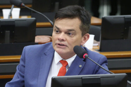 Justiça Eleitoral defere por unanimidade candidatura de Dimas Gadelha a deputado federal