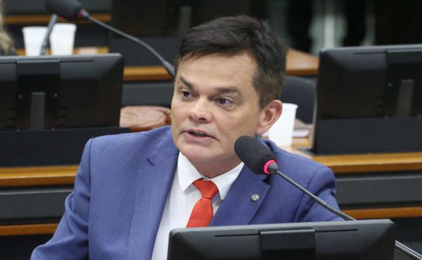 Justiça Eleitoral defere por unanimidade candidatura de Dimas Gadelha a deputado federal