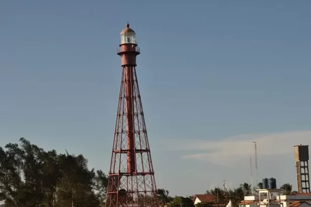 Onda de furtos assusta moradores da praia do Farol de São Tomé