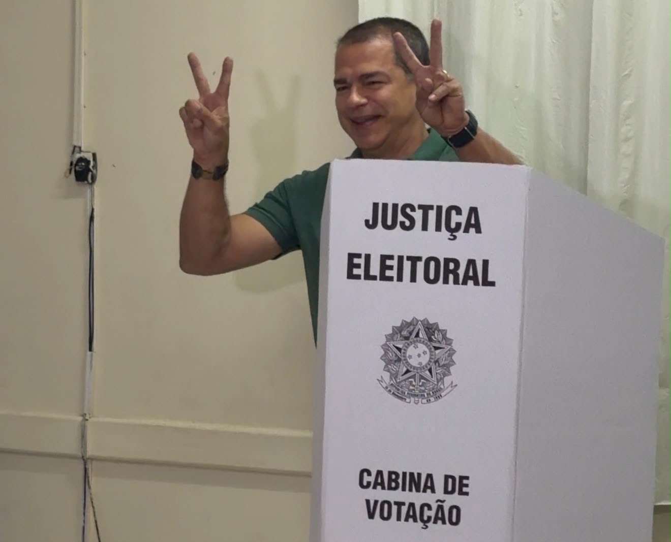 Prefeito de Campos confirma voto em Flávio Bolsonaro e destaca articulação por demandas do município
