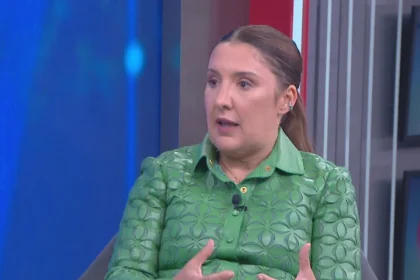 Daniella Marques, que integrou campanha de Flávio Bolsonaro, é cotada para assumir Secretaria no governo Douglas Ruas