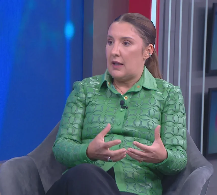Daniella Marques, que integrou campanha de Flávio Bolsonaro, é cotada para assumir Secretaria no governo Douglas Ruas