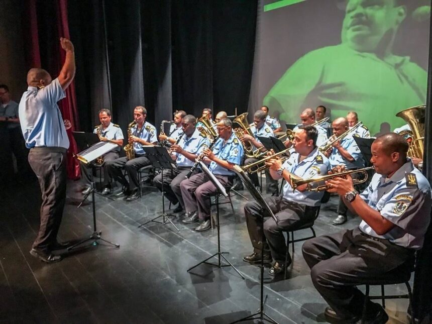Prefeito de Campos sanciona Lei que cria gratificação para integrantes da Banda da Guarda Municipal Prefeito de Campos sanciona Lei que cria gratificação para integrantes da Banda da Guarda Municipal