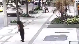 Idosa é arrastada por bandido durante assalto no Leblon