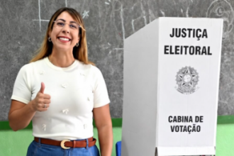 Carla Caputi vota em Grussaí e defende união do país após segundo turno das eleições