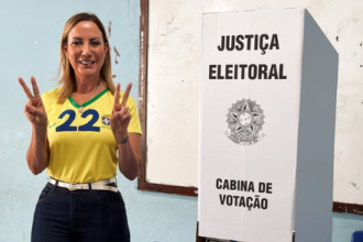 Após votar no segundo turno, Yara Cinthia destaca importância da democracia e da liberdade