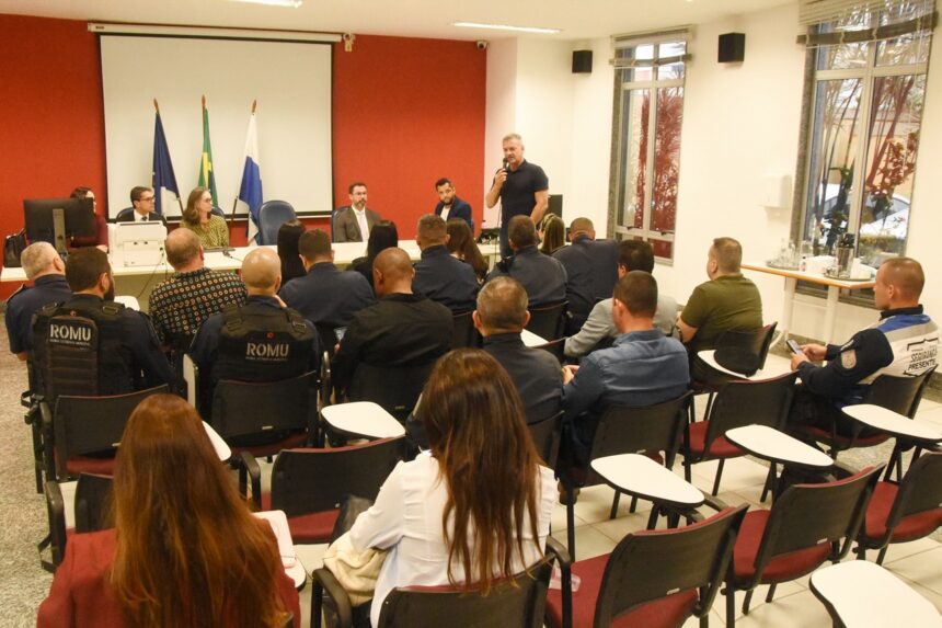 Após quatro meses do programa Centro Mais Seguro, autoridades se reúnem para discutir melhorias na segurança do Centro de Campos Após quatro meses do programa Centro Mais Seguro, autoridades se reúnem para discutir melhorias na segurança do Centro de Campos