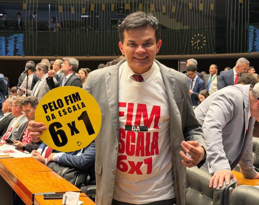 A menos de 24 horas da eleição, Dimas Gadelha reforça defesa do fim da escala 6×1