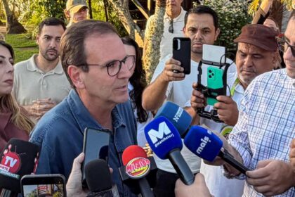 Eduardo Paes fala em “jogo ensaiado” de Garotinho