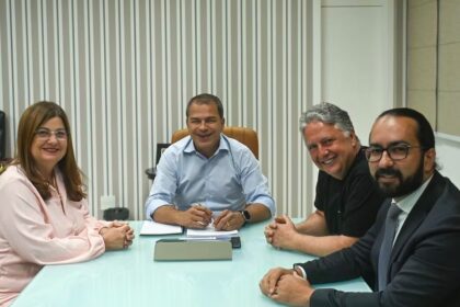 Frederico Paes recebe casal Garotinho na Prefeitura: “Amizade e carinho de sempre”