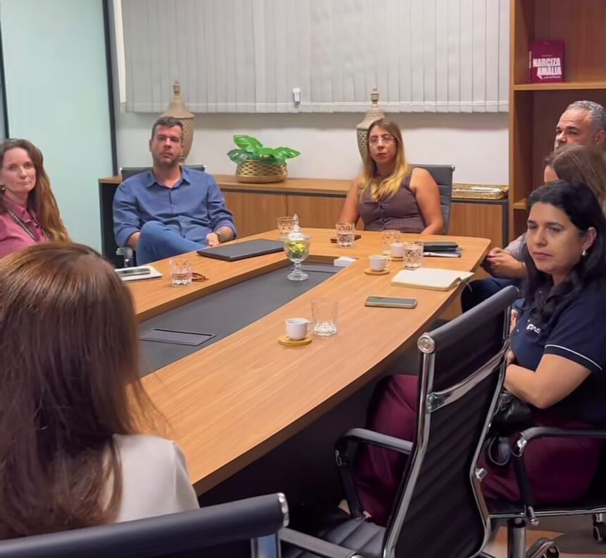 Prefeita de SJB inicia movimento para fortalecer educação do município Prefeita de SJB inicia movimento para fortalecer educação do município