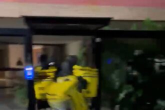Entregadores invadem prédio em Campos após discussão entre colega de profissão e porteiro