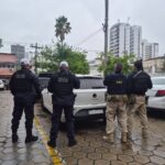 PRF apreende carro clonado em Campos após homens tentarem fugir de abordagem