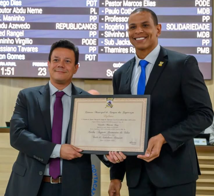 Delegado Carlos Augusto Guimarâes recebe título de Cidadão Campista em iniciativa do vereador Maicon Cruz