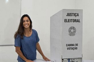 Ana Paula Mendes vota em Cabo Frio em domingo de segundo turno presidencial
