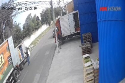 Vídeo mostra momento em que criminosos armados chegam para assaltar funcionários de estabelecimento em Campos