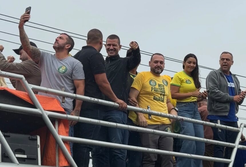 Com presença de time forte do PL, ato pró-Flávio Bolsonaro é realizado em Campos Com presença de time forte do PL, ato pró-Flávio Bolsonaro é realizado em Campos