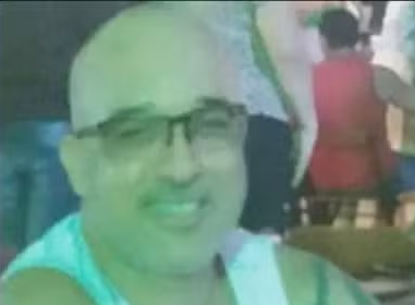 Homem que morreu após ser atingido por bala perdida dentro de ônibus era gerente de farmácia e deixou cinco filhos