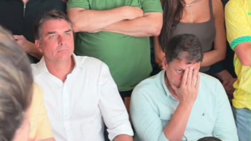 Flávio Bolsonaro não reconhece resultado e diz que irá pedir anulação das eleições após extensão do horário de votação Flávio Bolsonaro não reconhece resultado e diz que irá pedir anulação das eleições após extensão do horário de votação