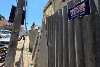 Prefeitura de Campos notifica mais de 1.120 terrenos e imóveis em condições irregulares ou de abandono
